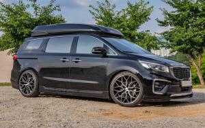 Kia Grand Sedona on Vossen Wheels (HF-2)